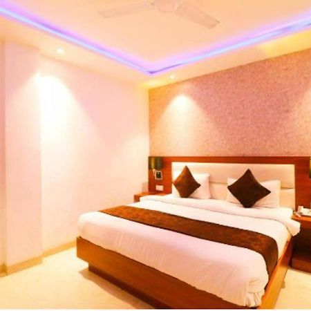 Hotel Royal Sky Luxury Near Delhi Airport ニューデリー エクステリア 写真