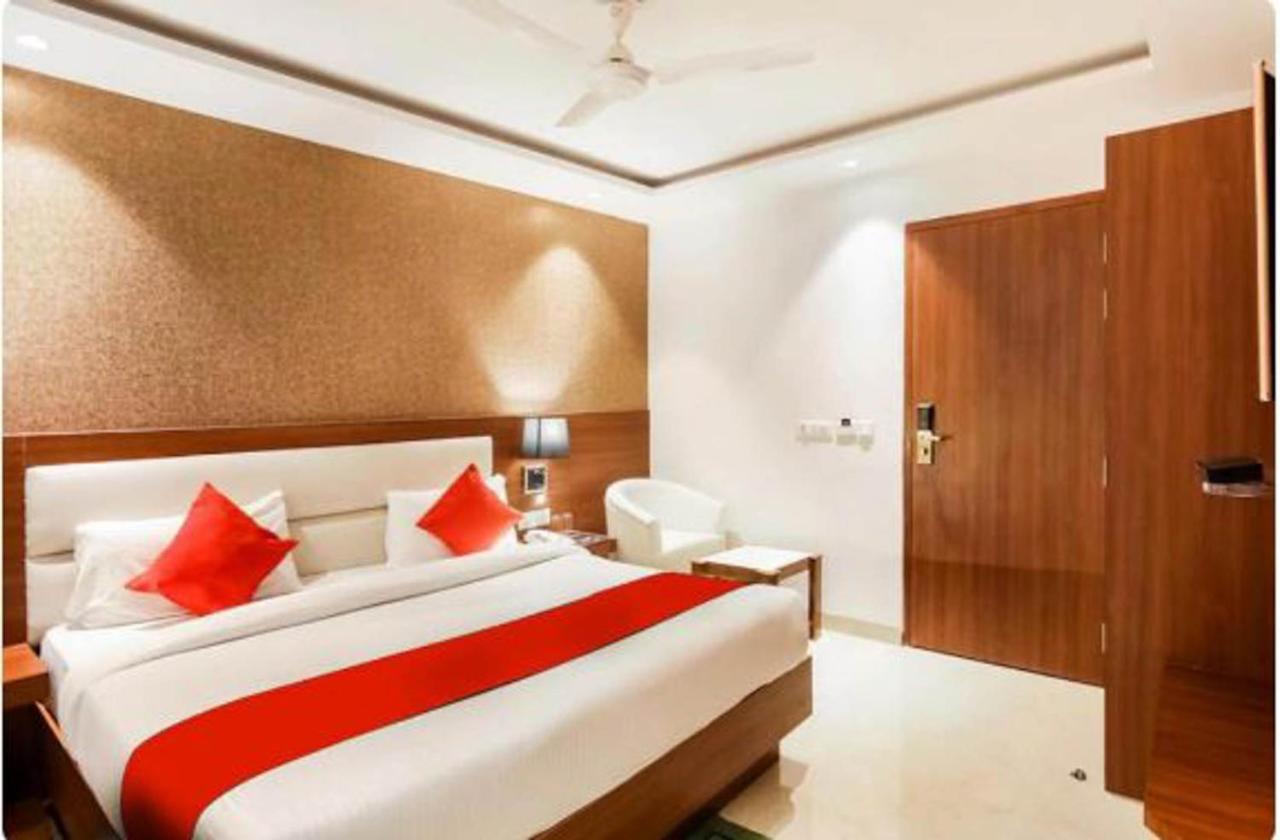 Hotel Royal Sky Luxury Near Delhi Airport ニューデリー エクステリア 写真