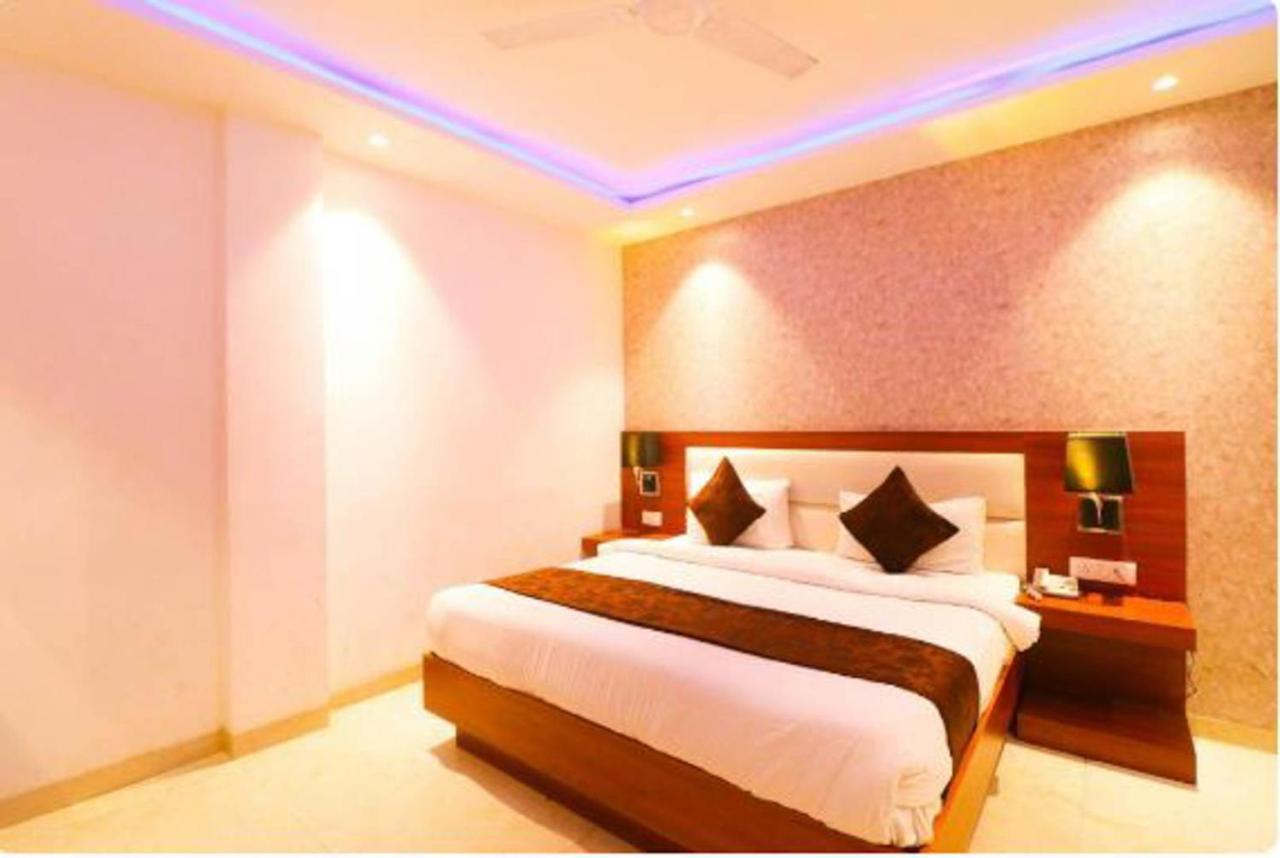 Hotel Royal Sky Luxury Near Delhi Airport ニューデリー エクステリア 写真